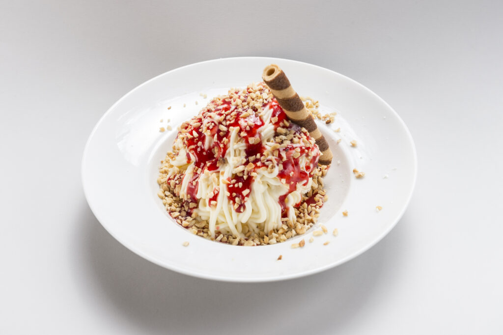 Spaghetti Eis Becher